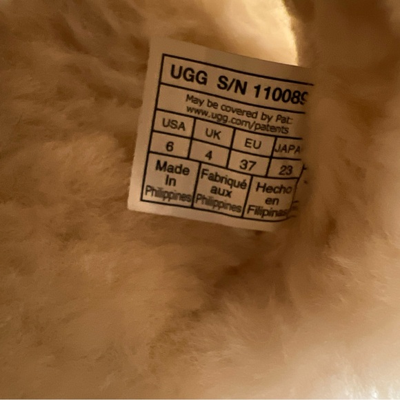 UGG Tan Slippers with Red Trim - Picture 12 of 12